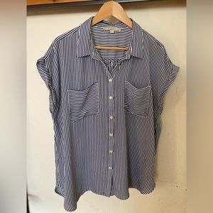 LOFT relaxed button down camp shirt